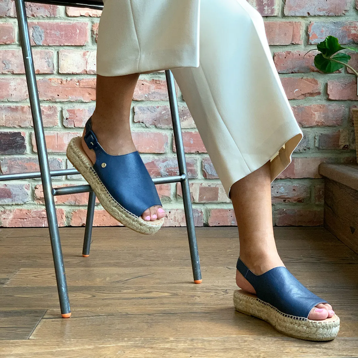 Bona - Extra-Wide Fit Espadrille - Navy Leather